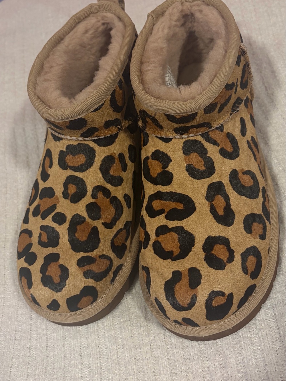 UGG Kids Leopard Print Cozy Slip-Ons - Tan & Black